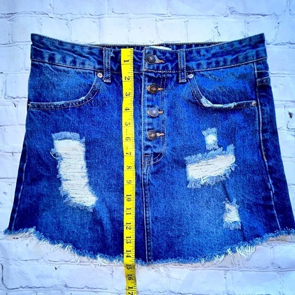 NWOT Junior’s Medium (28) Forever 21 Distressed Style Jean Skirt - Picture 7 of 7